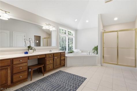 780 S Sussex Court Aurora OH 44202