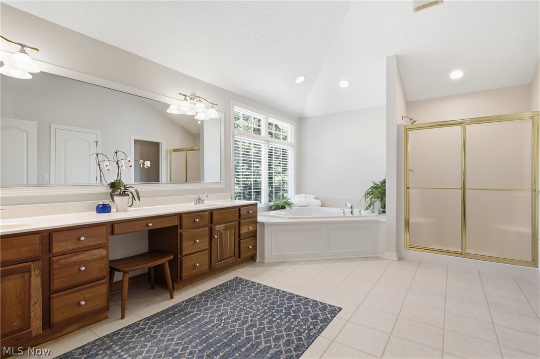 780 S Sussex Court Aurora OH 44202