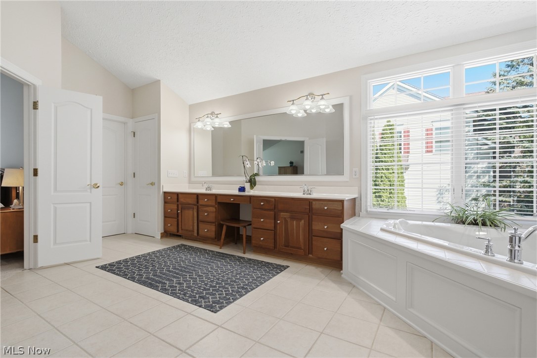 780 S Sussex Court Aurora OH 44202
