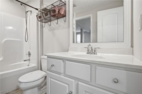 780 S Sussex Court Aurora OH 44202