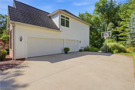 780 S Sussex Court Aurora OH 44202