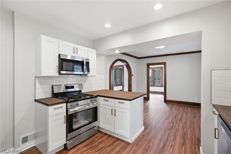814 Crestview Avenue Akron OH 44320