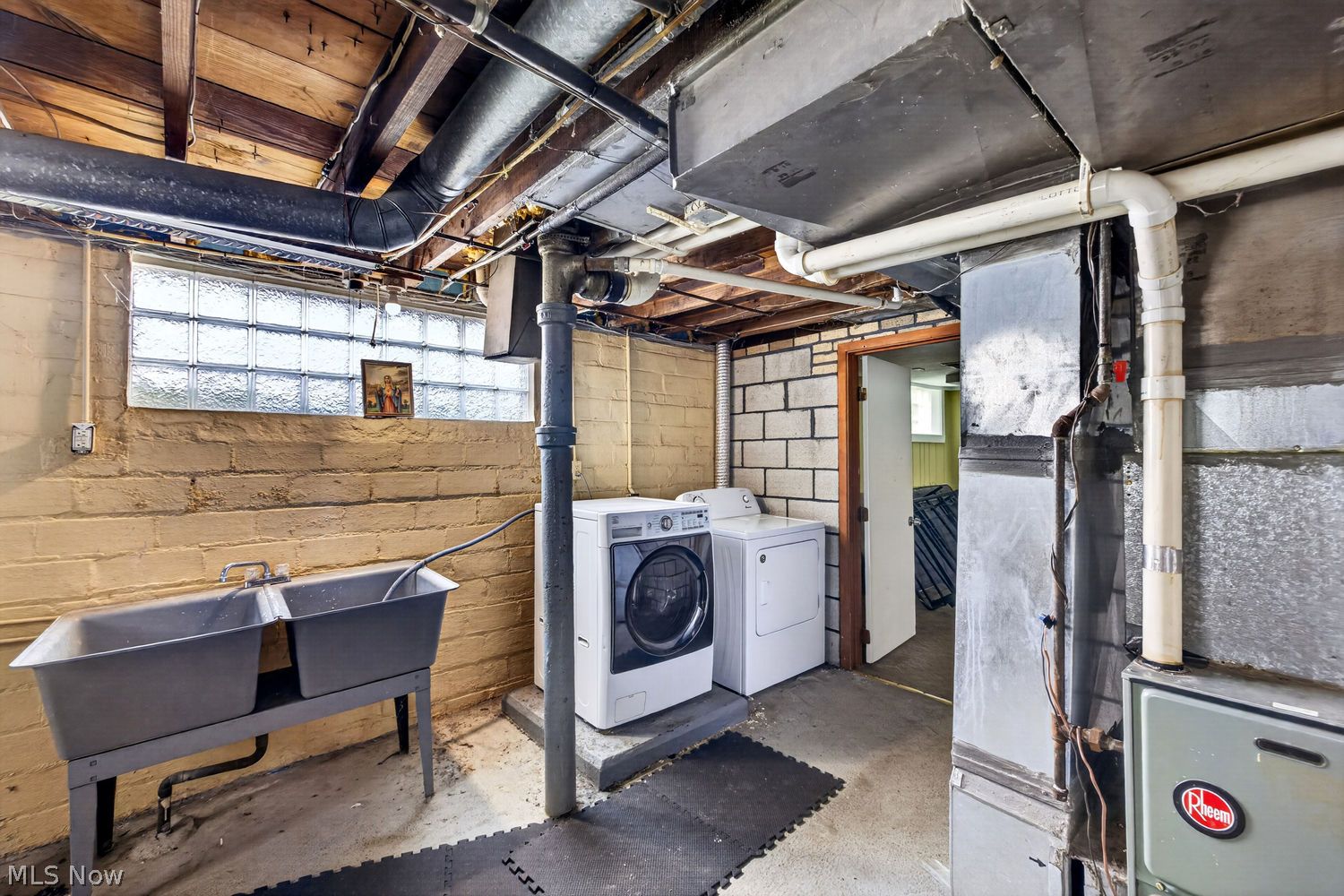 2313 Natchez Avenue Cleveland OH 44109