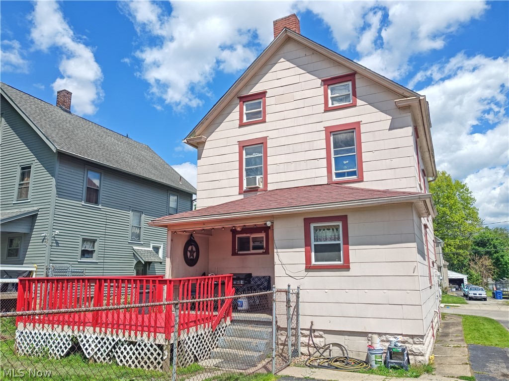370 Elm Street Struthers OH 44471