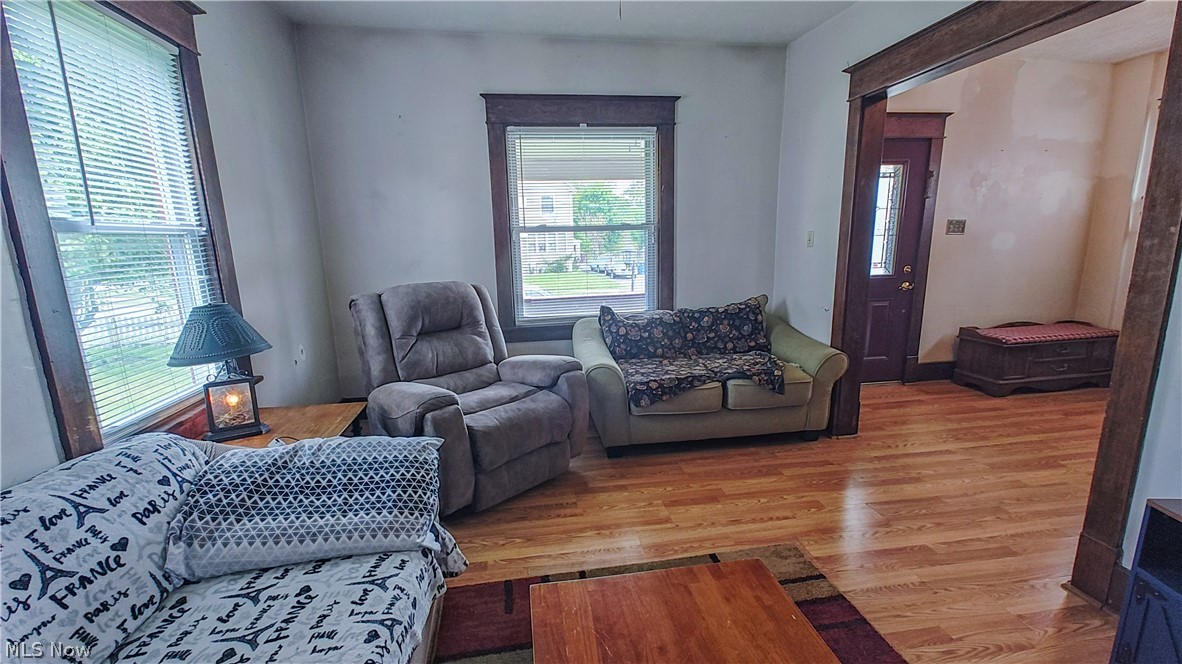 370 Elm Street Struthers OH 44471