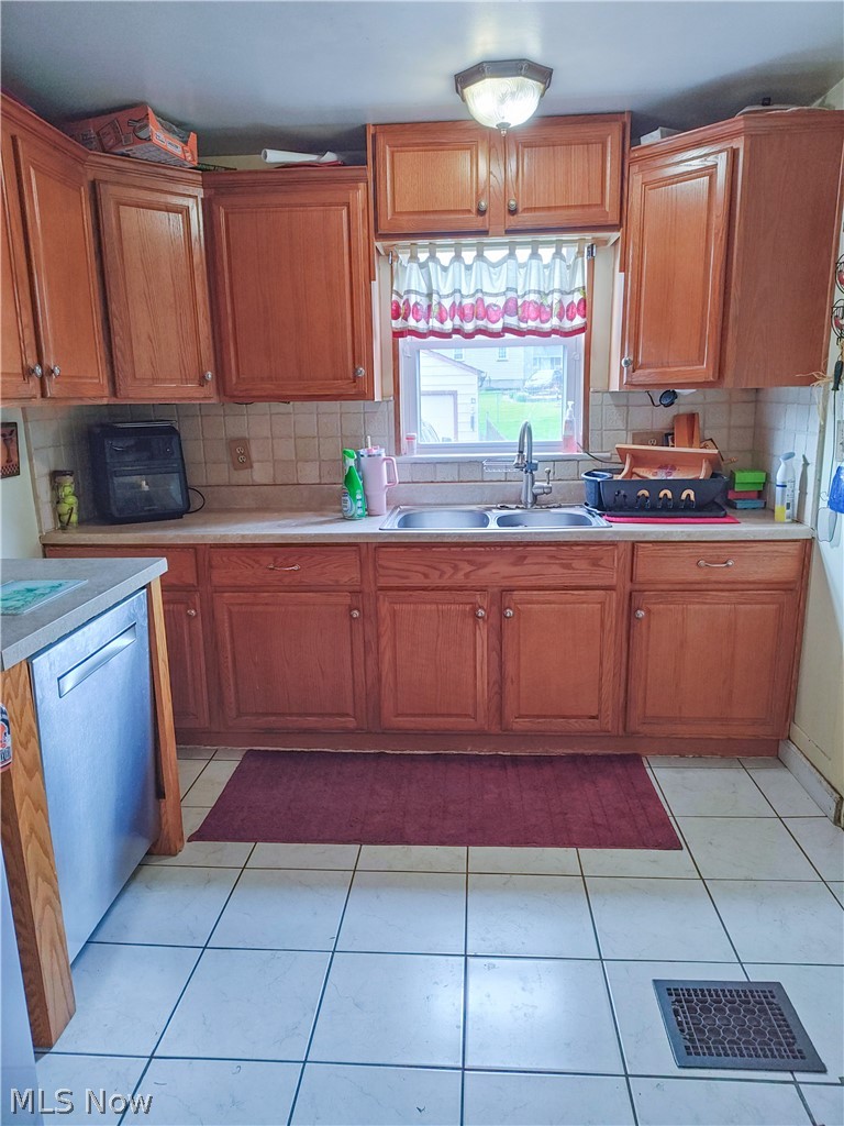 370 Elm Street Struthers OH 44471