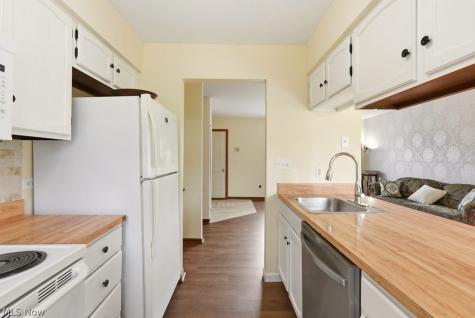 1215 Cherokee Trail Streetsboro OH 44241