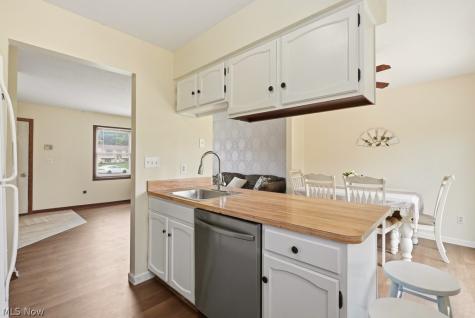 1215 Cherokee Trail Streetsboro OH 44241