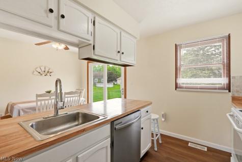 1215 Cherokee Trail Streetsboro OH 44241