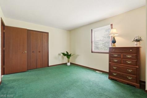 1215 Cherokee Trail Streetsboro OH 44241