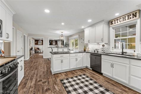 175 Crestview Drive Elyria OH 44035