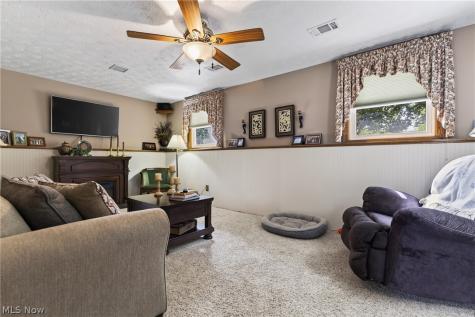 2379 Oak Trace Street Youngstown OH 44515
