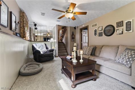 2379 Oak Trace Street Youngstown OH 44515