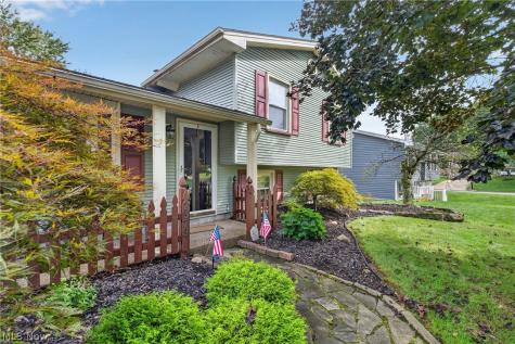 2379 Oak Trace Street Youngstown OH 44515