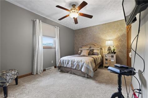 2379 Oak Trace Street Youngstown OH 44515