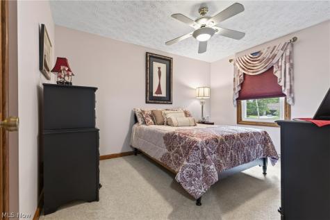 2379 Oak Trace Street Youngstown OH 44515