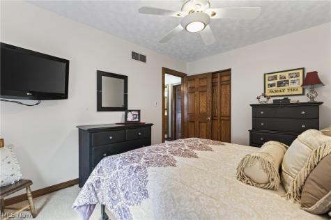 2379 Oak Trace Street Youngstown OH 44515