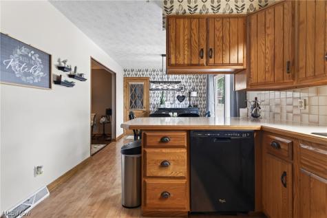 2379 Oak Trace Street Youngstown OH 44515