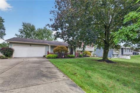 2379 Oak Trace Street Youngstown OH 44515