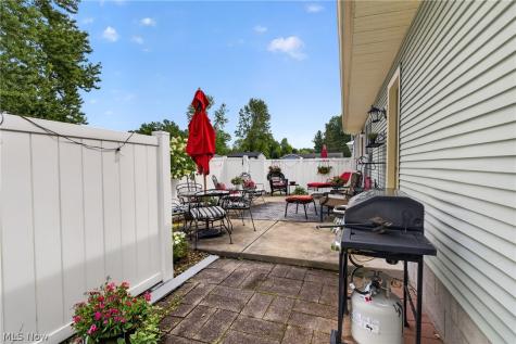 2379 Oak Trace Street Youngstown OH 44515