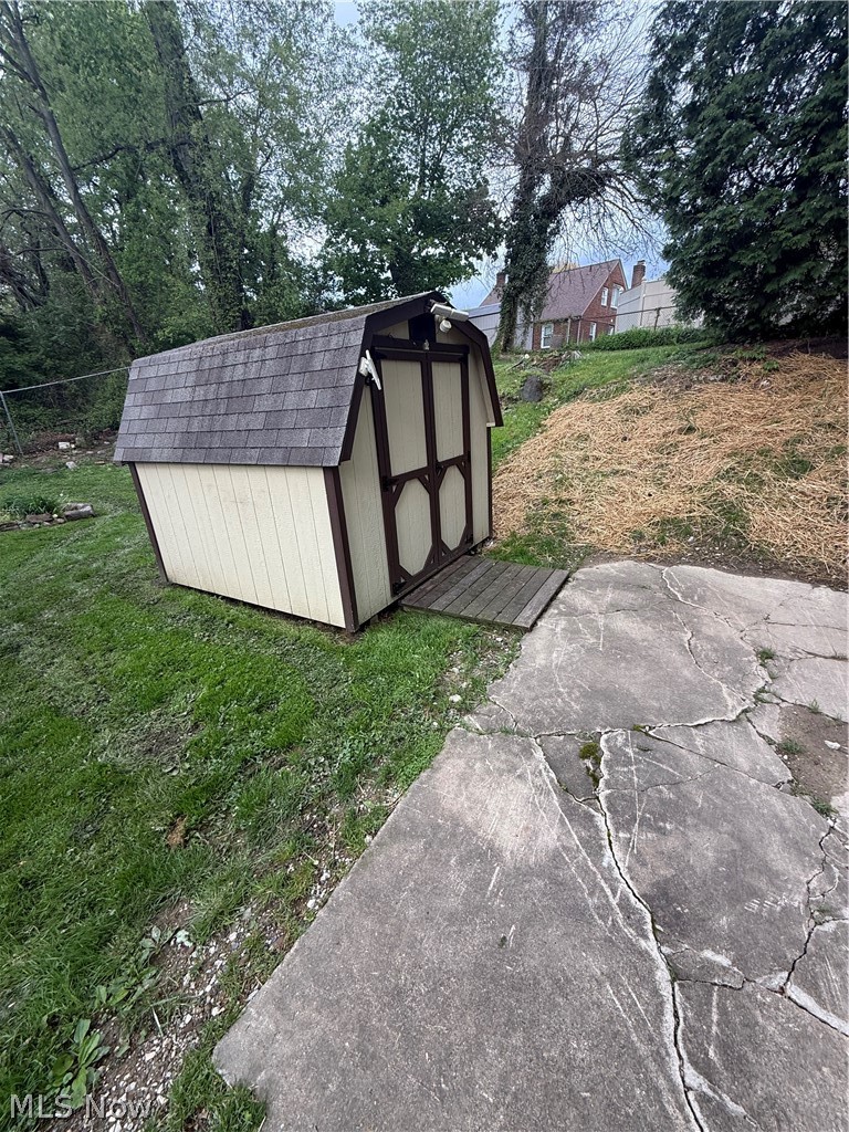 515 Glacier Heights Road Youngstown OH 44509
