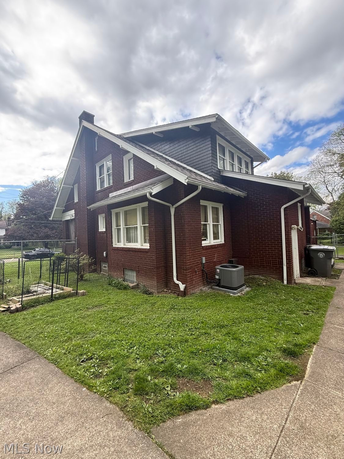 515 Glacier Heights Road Youngstown OH 44509