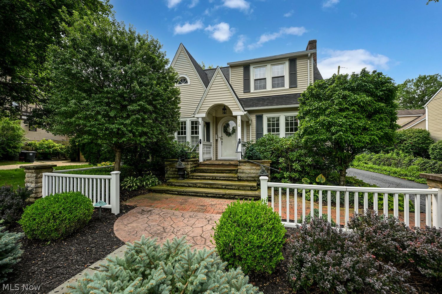 1990 Wiltshire Road Akron OH 44313