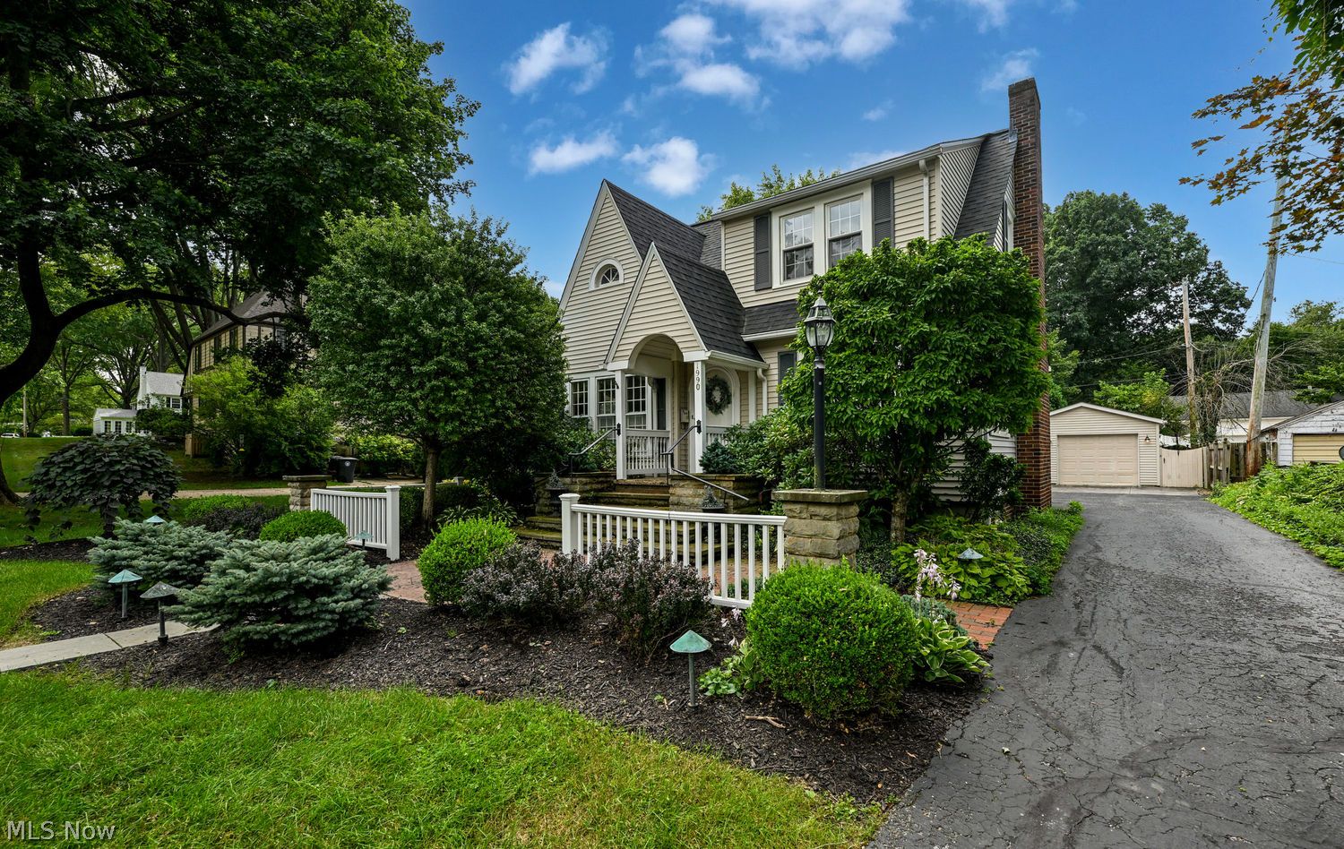 1990 Wiltshire Road Akron OH 44313