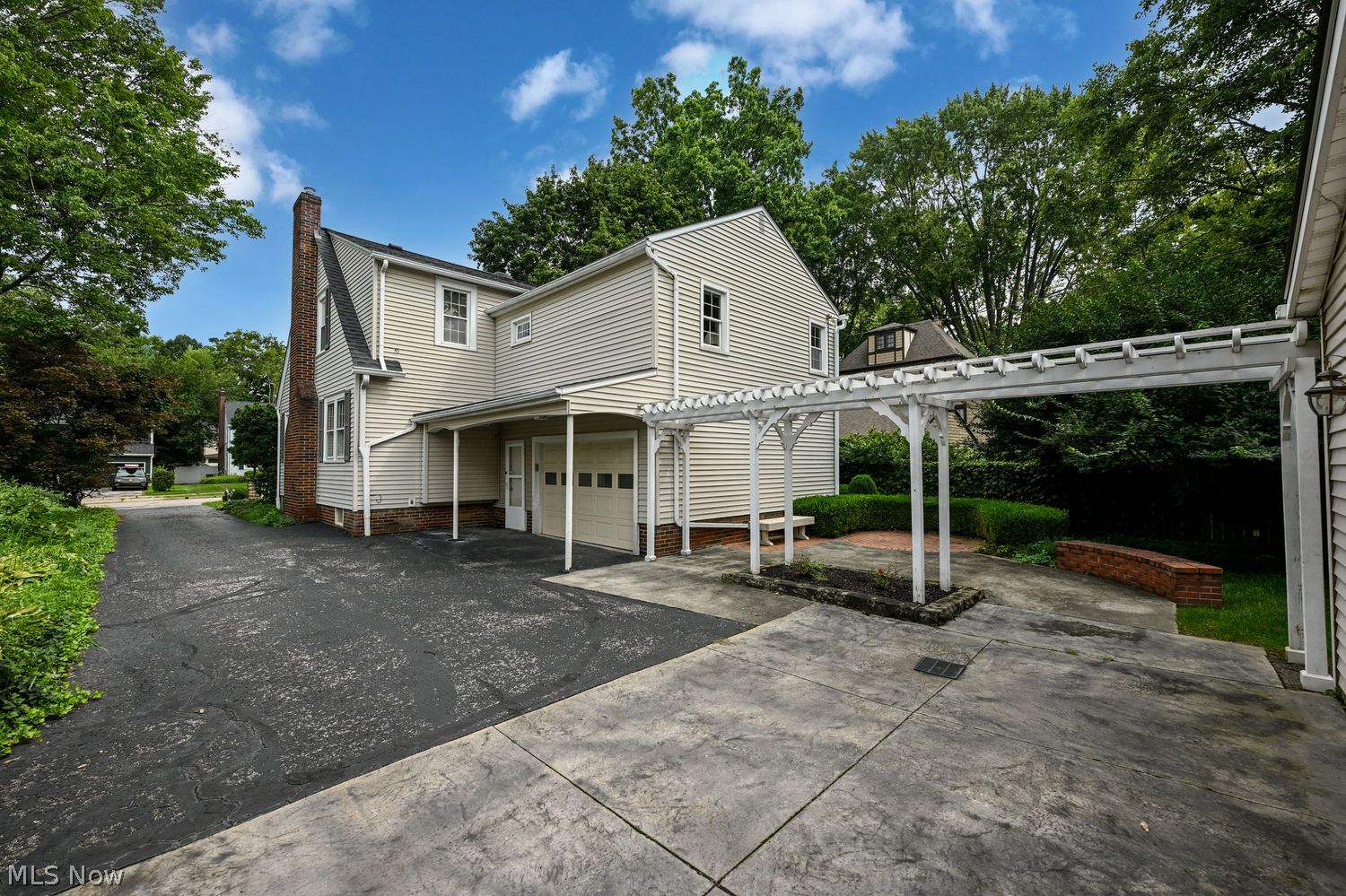 1990 Wiltshire Road Akron OH 44313