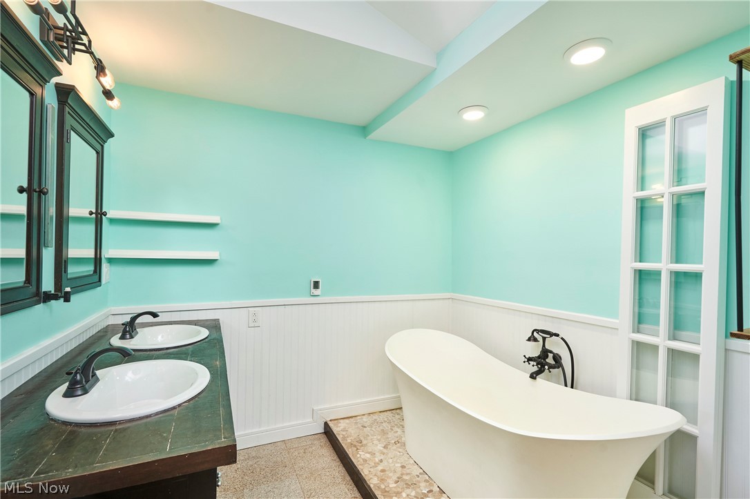 17004 Greenwood Avenue Cleveland OH 44111