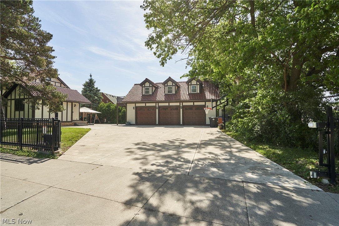 17004 Greenwood Avenue Cleveland OH 44111