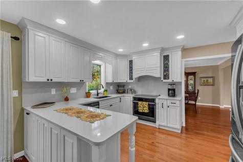 8411 N Bluff Drive Broadview Heights OH 44147