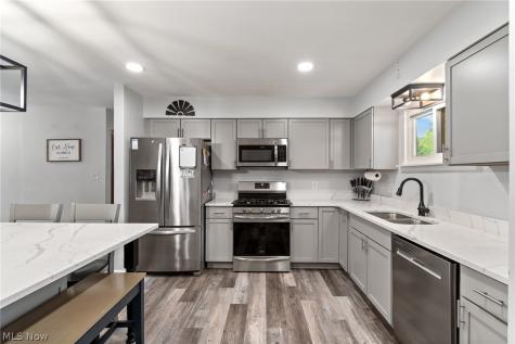 5511 Donner Drive New Franklin OH 44216