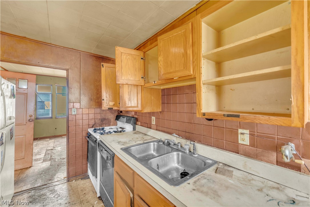 12518 Leeila Avenue Cleveland OH 44135