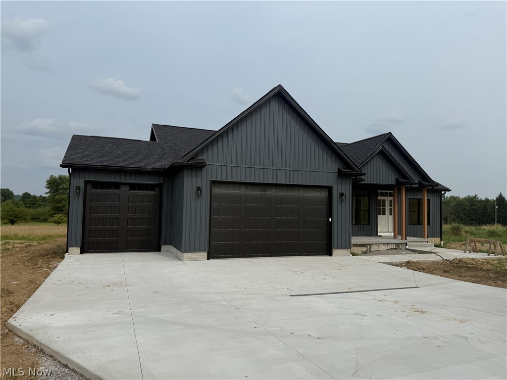1095 Albright Mckay Road SE Brookfield OH 44403