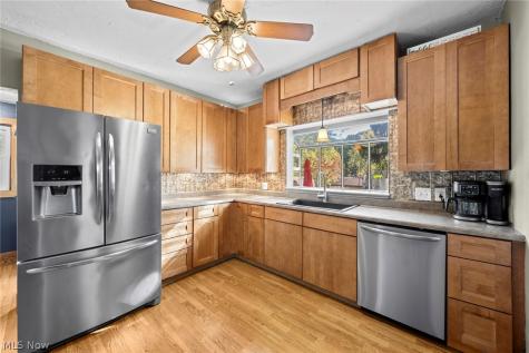814 Thomas Circle NE Massillon OH 44646