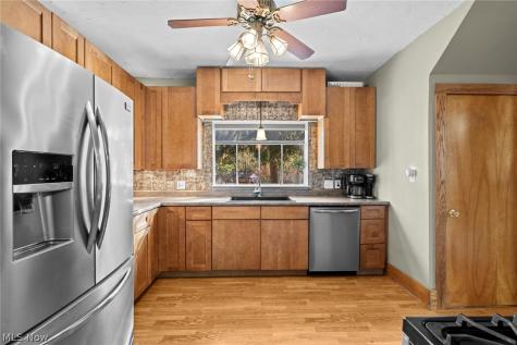 814 Thomas Circle NE Massillon OH 44646