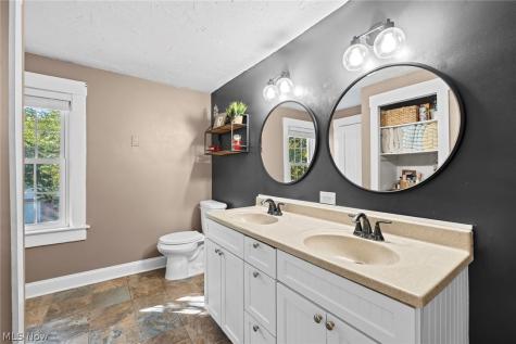 814 Thomas Circle NE Massillon OH 44646