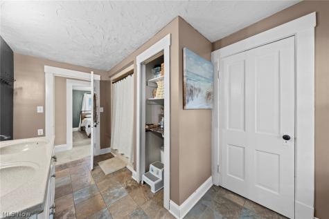 814 Thomas Circle NE Massillon OH 44646