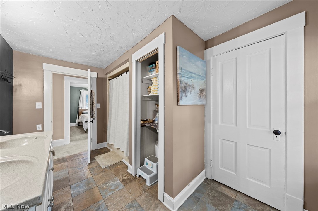 814 Thomas Circle NE Massillon OH 44646