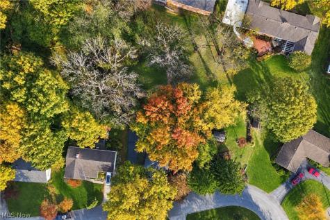 814 Thomas Circle NE Massillon OH 44646