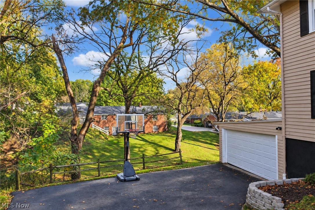 814 Thomas Circle NE Massillon OH 44646