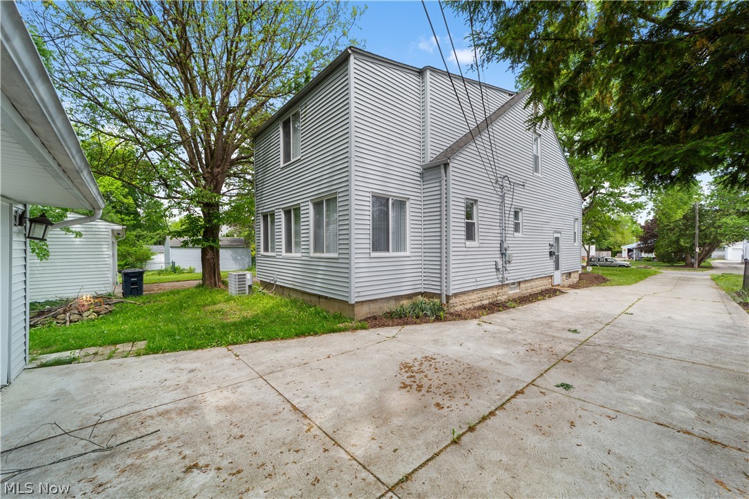 5688 Shawnee Drive Lyndhurst OH 44124