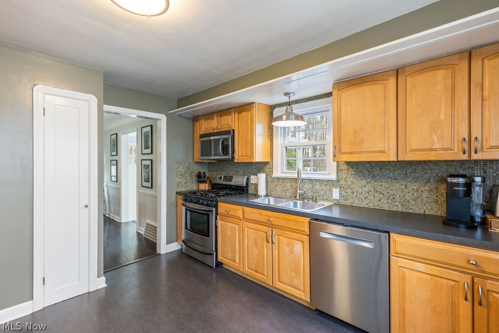 24603 E Oakland Road Bay Village OH 44140