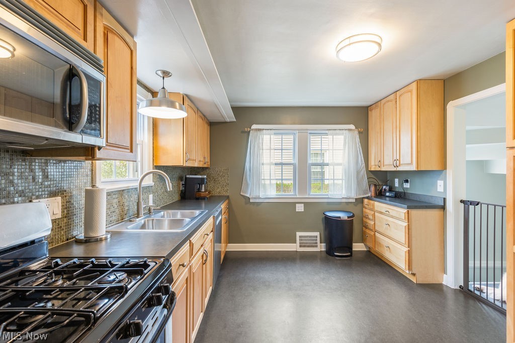 24603 E Oakland Road Bay Village OH 44140