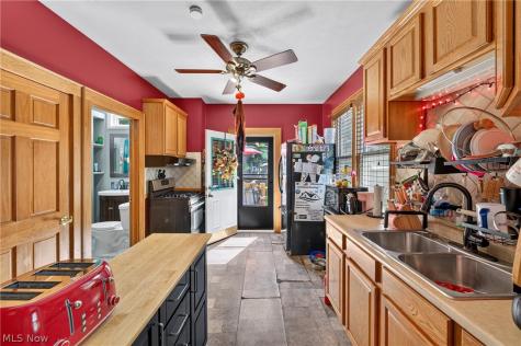 3525 W 49th Street Cleveland OH 44102