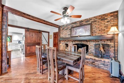1511 Center Road Hinckley OH 44233