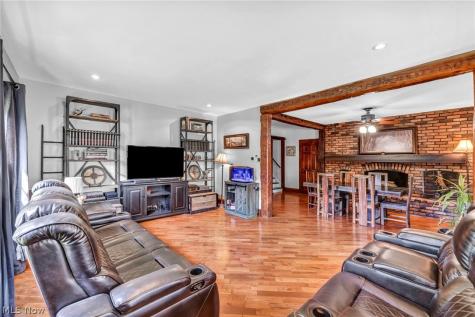 1511 Center Road Hinckley OH 44233