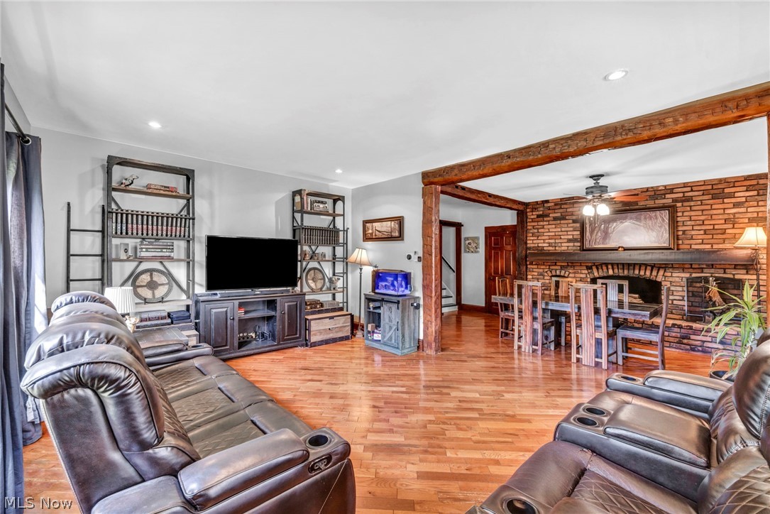 1511 Center Road Hinckley OH 44233