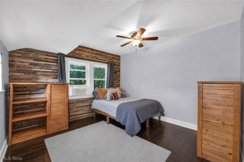 1511 Center Road Hinckley OH 44233